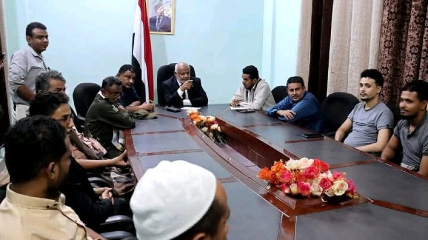 محافظ الحديدة يشدد على تنظيم عمل الصرافين ويؤكد اتخاذ إجراءات صارمة ضد المخالفين...