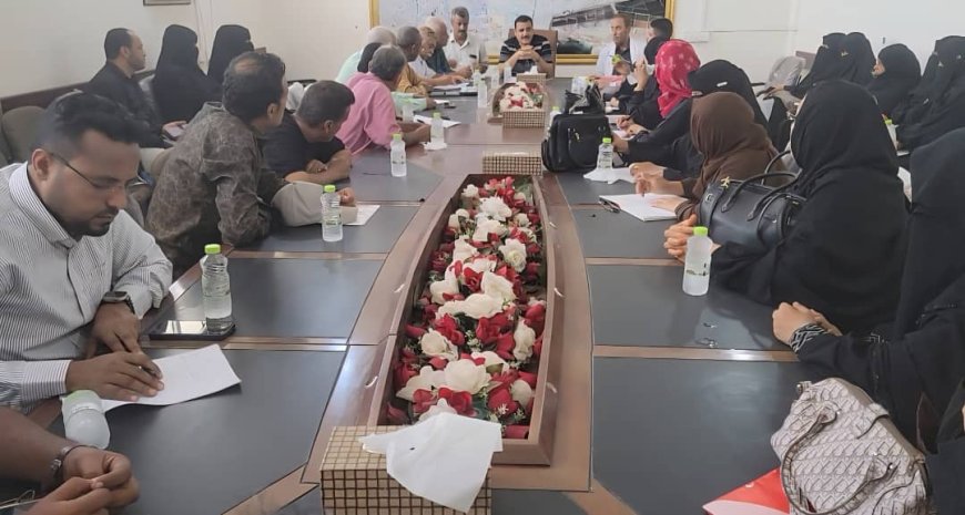 مدير عام المنصورة يشدد على ضرورة إعادة النظر لرسوم المدارس الخاصة والتعامل بالعملة المحلية....