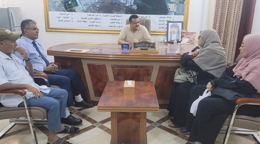 مدير عام المنصورة يناقش آلية ضبط وتحسين الحركة المرورية بالمديرية..