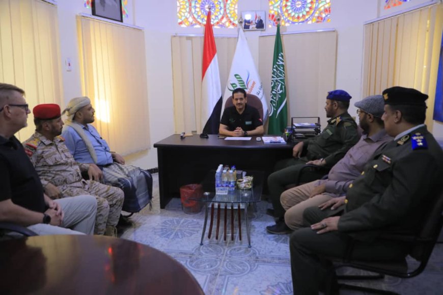 وكيل محافظة مأرب لشؤون الدفاع والأمن يزور مشروع مسام...