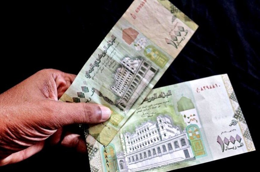 تحول مفاجئ للحو,,ثيين في الموقف المالي والتعامل مع العملة الجديدة الصادرة عن الشرعية ..