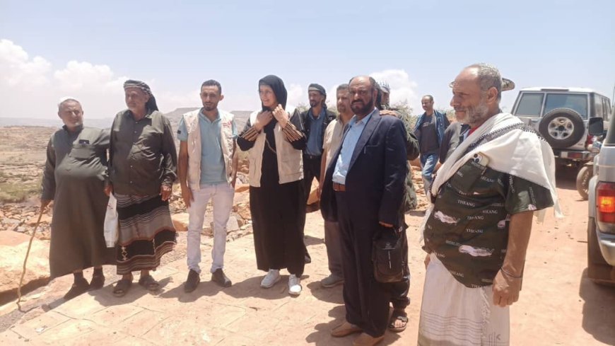 بتوجيهات مدير عام قعطبة: رئيس لجنة الخدمات باللجنة المجتمعية بمريس يستقبل وفداً من منظمة زوا الهولندية بمريس مديرية قعطبة