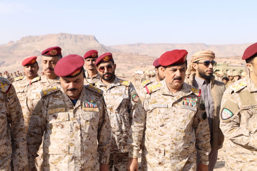 وزير الدفاع يتفقد جبهات محور علب في زيارة ميدانية