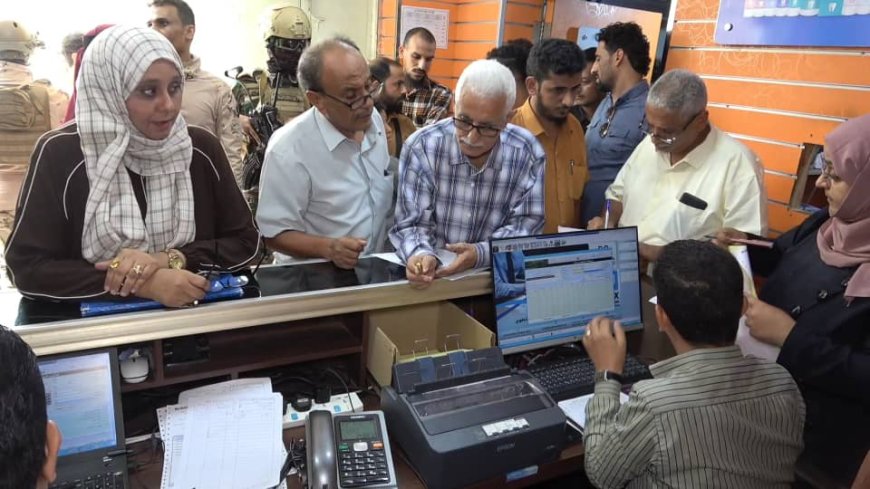 النيابة العامة تواصل حملتها على شركات الأدوية والصيدليات بمديرية المنصورة في عدن...
