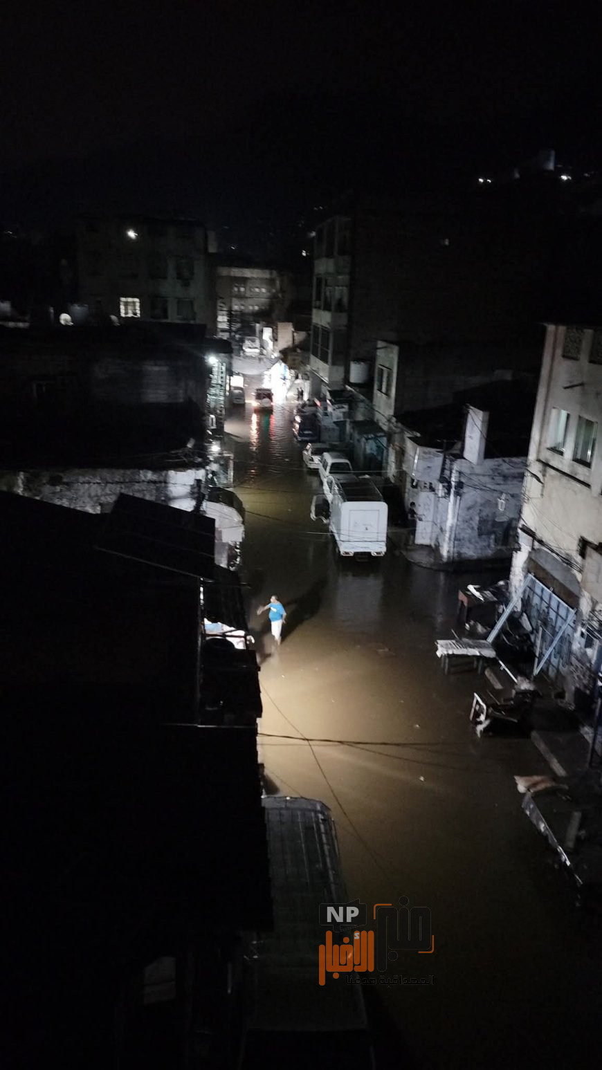 عاجل: هكذا تبدو أحياء كريتر تغرق بمياه الأمطار الغزيرة في عدن(صورة أولية)