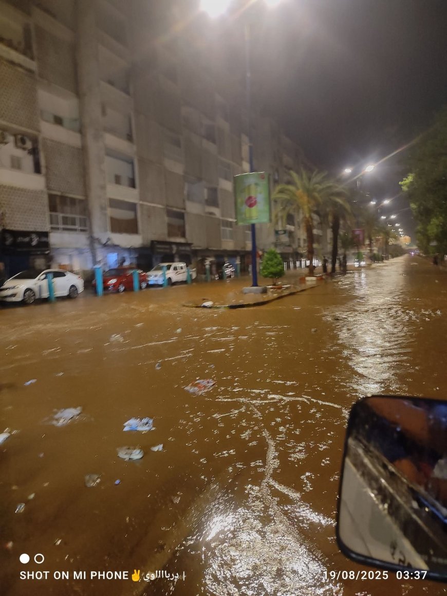 عاجل:غرق الشارع الرئيسي في المعلا بعدن إثر أمطار غزيرة تغمر المدينة