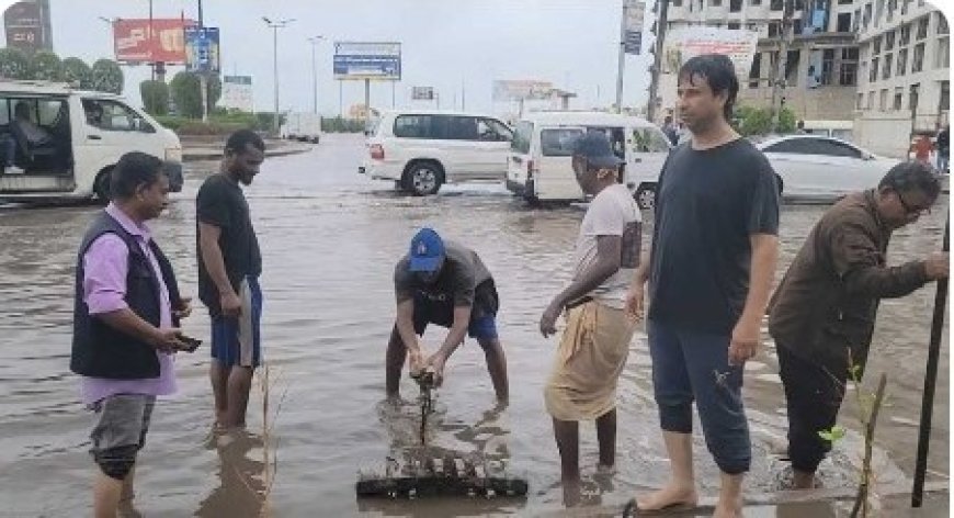 السلطة المحلية بمديرية المنصورة تستنفر جهودها عقب الأمطار الغزيرة التي شهدته العاصمة عدن...