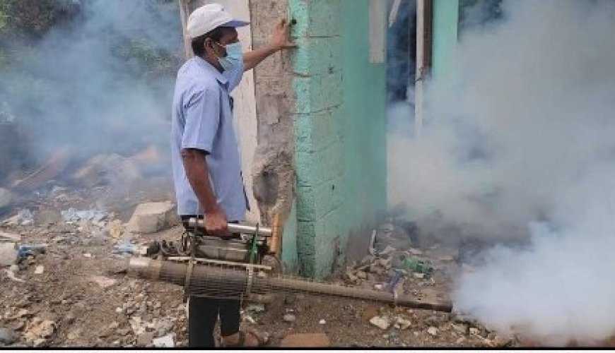 بتوجيهات مدير عام المديربة أحمد الداؤودي..* تنفيذ حملة الرش الضبابي والرذاذي في المنصورة بعدن...
