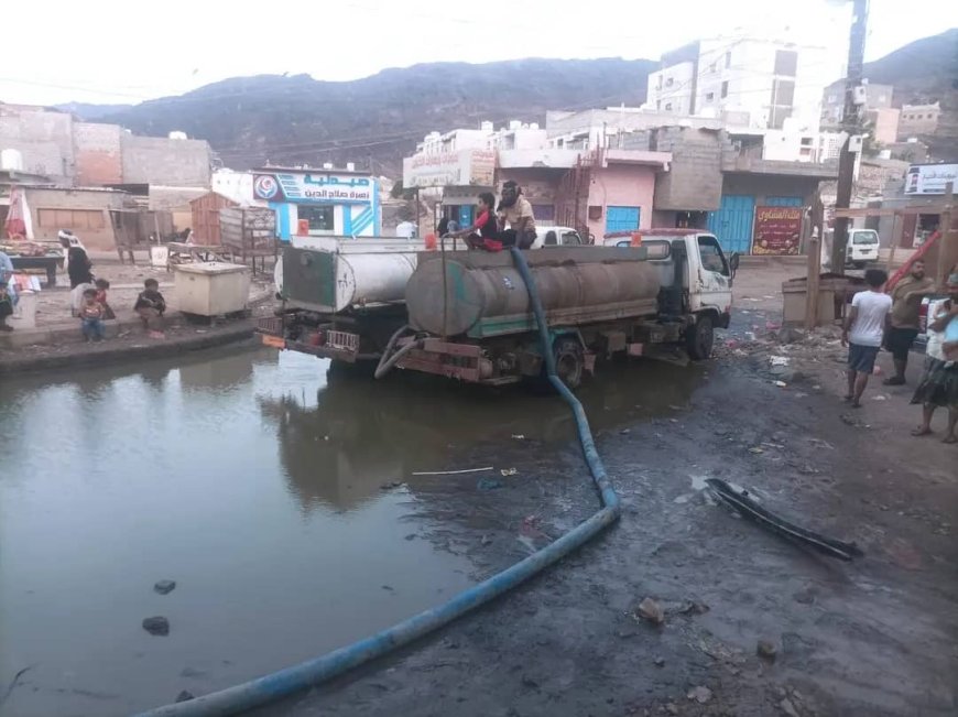غانم يطلع على رفع مخلفات المنخفض الجوي و نظافة الشوارع في المديريات عدن