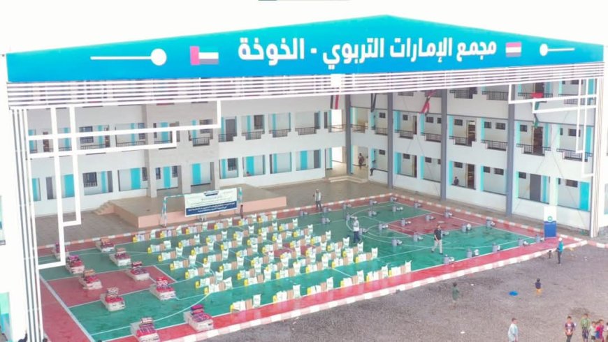 الحديدة.خلية الأعمال الإنسانية توزع سلال غذائية وإيوائية طارئة على متضرري السيول فيها...