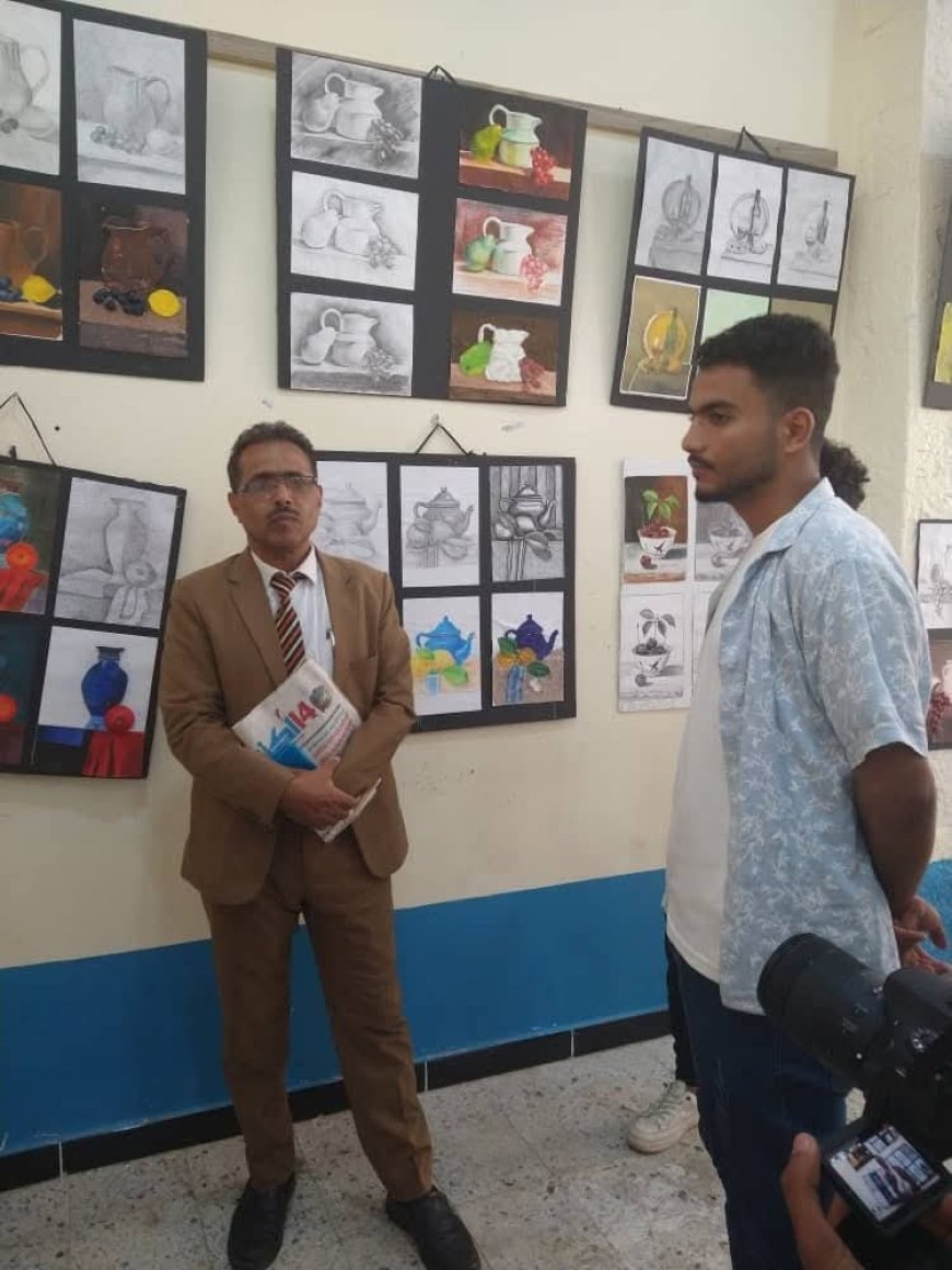 تعز .مدير مكتب الثقافة يشيد بإبداعات طلاب قسم الجرافيكس في كلية الآداب....