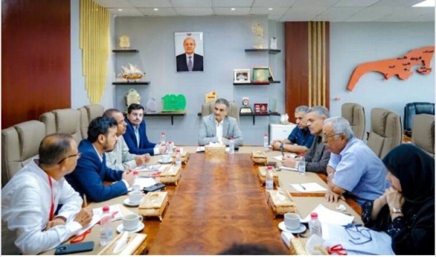 المحافظ لملس يشدد على ضرورة وضع معالجات عاجلة للانهيارات الصخرية...