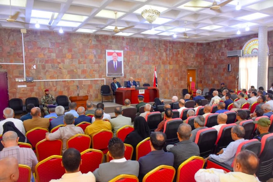 تنفيذي تعز يعلن إنشاء صندوق دعم المعلم وتشكيل المجلس الاقتصادي المحلي..