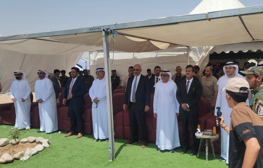 عاجل: أول ظهور للرئيس الزُبيدي في شبوة بافتتاح مشروع الطاقة الشمسية برفقة السفير الإماراتي والمحافظ