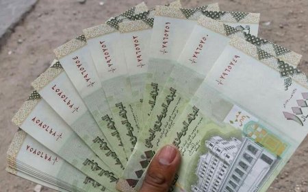 استياء شعبي واسع في عدن جراء امتناع محلات الصرافة عن تسليم الحوالات للمواطنين