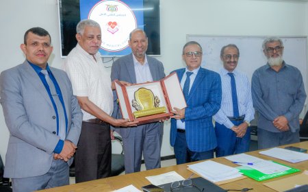 تقديرًا لدعمهم المستمر،، المجلس الطبي يكرم رئيس جامعة عدن وعمداء الكليات الطبية