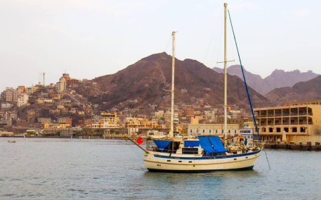 : “رحّالة عالمي يحط رحاله في عدن.. ورصيف السواح ينبض من جديد”؟