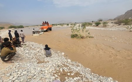 مناشدة عاجلة إلى محافظ شبوة: أهالي صعيد باقادر يطالبون بإنقاذ طريقهم بعد تدفق السيول