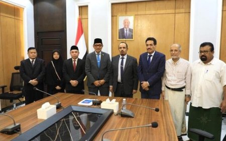 المحافظ بن ماضي يبحث تعزيز العلاقات الاقتصادية والتعاون التجاري مع السفير الاندونيسي ....