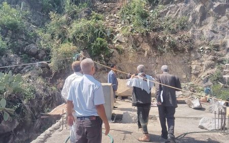 المشمر يتفقد موقع الانهيارات الصخرية بالمجلية الغربية ويطلع على الأضرار...