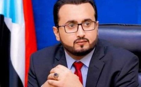 الصحفي باراس:أين ذهبت شعارات الانتقالي عن استعادة مؤسسات الدولة الجنوبية؟ عقب استقالة سالم ثابت كشف سطوة هوامير الأراضي على مؤسسات الدولة