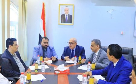 اجتماع بعدن يناقش تنسيق الجهود لتنفيذ مشاريع الطرق في المحافظات