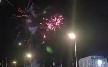 عاجل:الألعاب النارية تضيء سماء المكلا ابتهاجا بقرارات الرئيس الزُبيدي الأخيرة(صورة أولية)