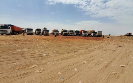 وسط مطالبات لانهاءها:من 150 الف الى 200 الف..ارتفاع رسوم المرور يثير احتجاج سائقي شاحنات الإسمنت العالقين بين الجوف ومأرب