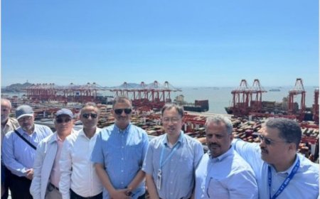 وزير الدولة محافظ العاصمة عدن يزور ميناء يانغشان الصيني...