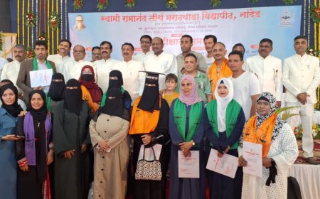 جامعة سوامي الهندية تحتفي بتخرج 10 باحثين يمنيين من حملة الدكتوراه.