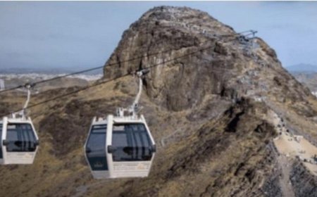 تلفريك حديث يسهل وصول الحجاج إلى غار حراء....