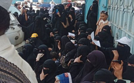 عاجل: الأمن يمنع وقفة احتجاجية للمعلمين أمام مكتب التربية بالمكلا