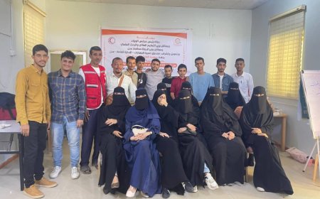 الهلال الأحمر يختتم دورة تدريبية في الإسعافات الأولية بعدن بدعم صندوق تنمية المهارات