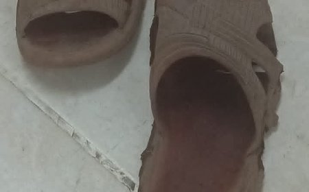 صورة..اكتشاف حذاء يعود لأحد ثوار الاستعمار البريطاني في جبال ميفعة بشبوة