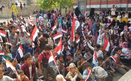 تعز.. مدرسة الأجيال مزاندة بمديرية مقَْبنة تحتفي بالذكرى الـ 63 لثورة 26 سبتمبر المجيدة
