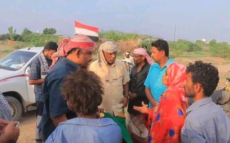 العميد ورق والمشرعي يتفقدان الأسر النازحة المنكوبة التي التهمت النيران منازلهم في حيس..