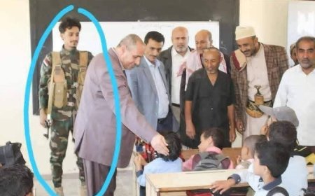 عاجل..فضيحة مدوية: القاتل الفار من اليمن مرافق لقيادي إصلاحي بارز في تعز