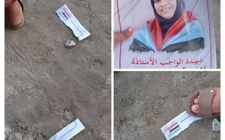 صورة..مشيعو الشهيدة افتهان المشهري يمزقون صوراً بشعار "مجلس المقاومة" في تعز