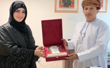 مدير مكتب الثقافة بسلطنة عمان يكرم الممثلة اليمنية شيماء محمد والأخيرة تشيد بحفاوة الاستقبال