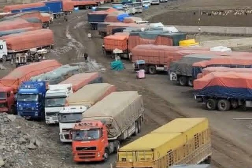 سرقة غامضة لبضائع 20 شاحنة في ساحة جمارك ذمار والمطالبات بالتحقيق تتصاعد