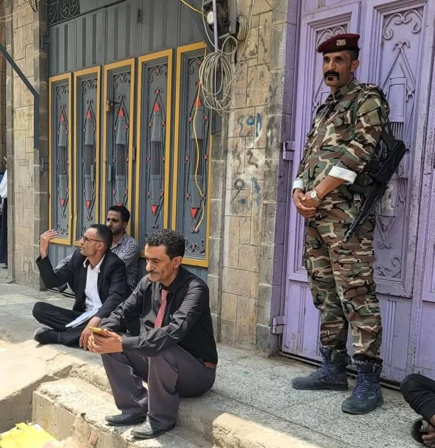 ضبط دجاج فاسد بتعز.. موقف صارم من مدير عام "القاهرة" يحمي صحة المواطنين...