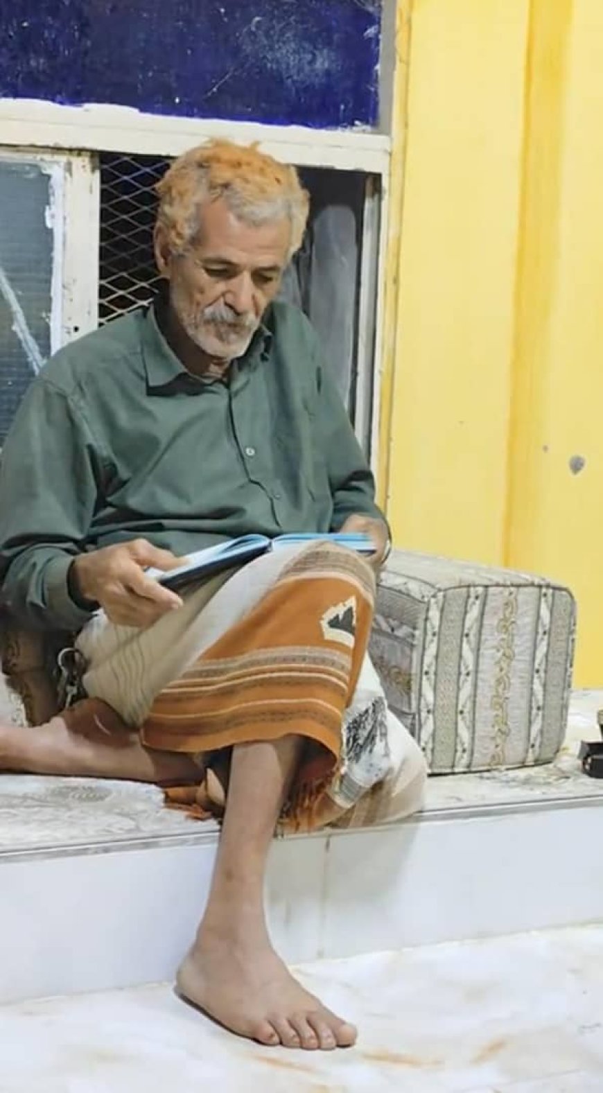 المعلم المخضرم وموثق مسيرة الثورة الجنوبية عاطف مثنى جبيران يعاني الالم .. وتجاهل مؤلم من الجميع