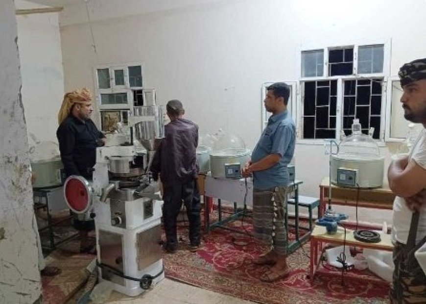 وزارة الداخلية تعلن عن احباط أول مصنع للمخدرات تديره شبكات حو,,ثية. في المهرة ...