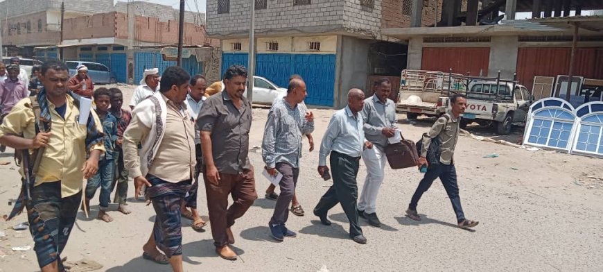 النيابة العامة بأبين تنفذ حملة ميدانية لضبط الأسعار في زنجبار وتغلق محال مخالفة