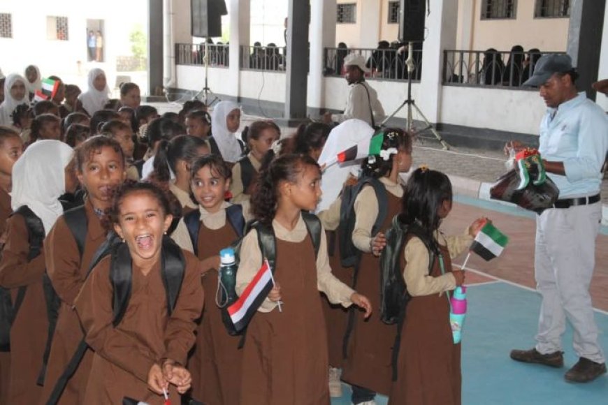 تعز .خلية الأعمال الإنسانية تدشن مشروع الحقيبة المدرسية لعدد 26 ألف طالب وطالبة في الساحل الغربي