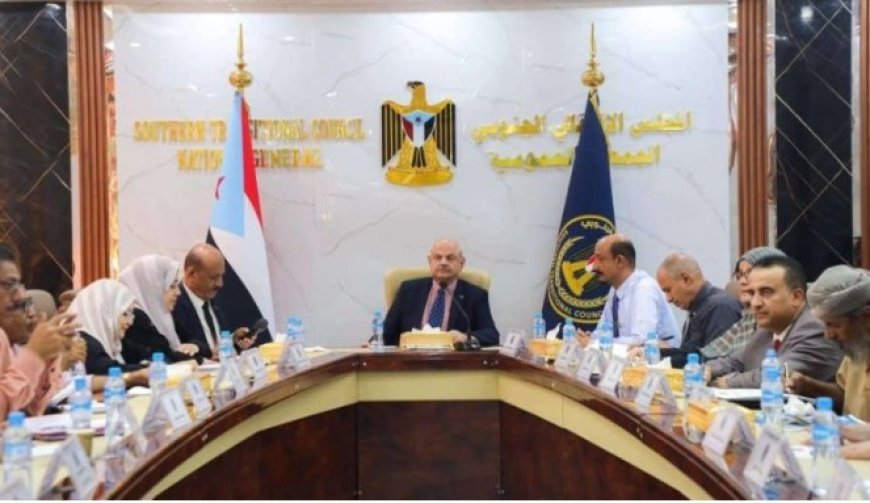 المجلس الانتقالي يطالب الرئاسي والحكومة بحل ومعالجة مشكلة رواتب الموظفين ...