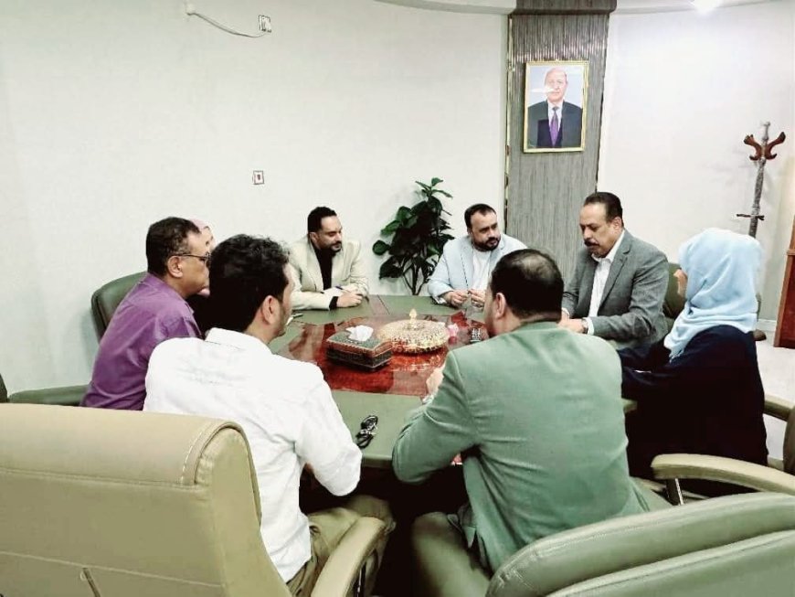 وزارة الأشغال توقع عقودًا لترميم طريق كورنيش المحافظ وصيانة الطرق المتضررة في عدن