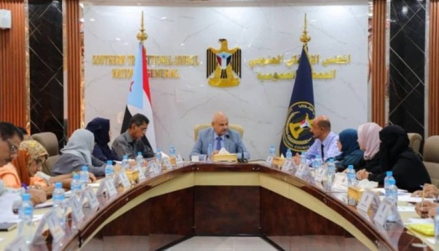 المجلس الانتقالي الجنوبي يشدد على ضرورة صرف رواتب الموظفين والعسكريين المتأخرة لأكثر من أربعة أشهر...
