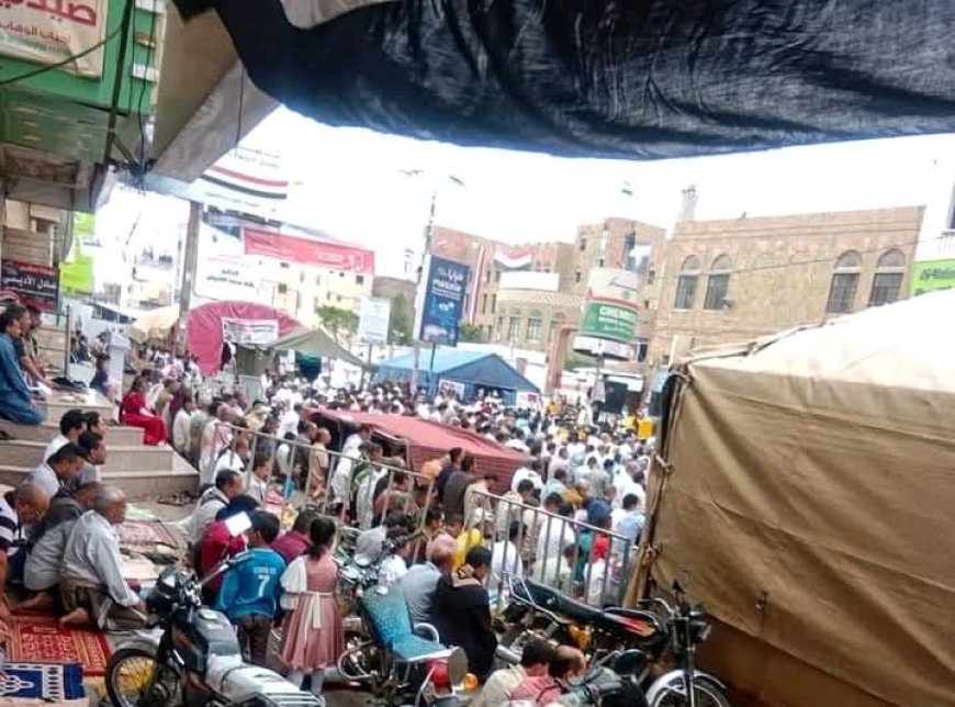خطيب الجمعة بساحة الاعتصام بتعز يطالب برحيل السلطة المحلية والقيادات العسكرية والأمنية...