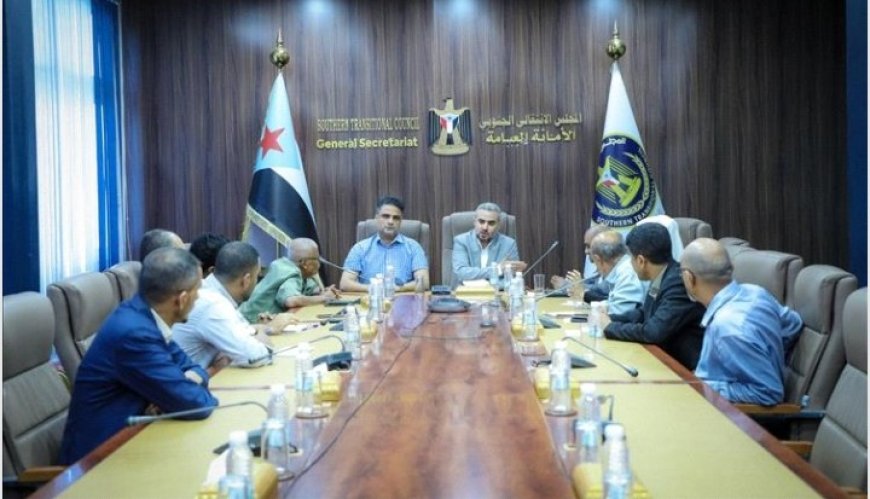 إعلام المجلس الانتقالي يبحث تعزيز التنسيق المشترك مع وزارة الإعلام في عدن ..